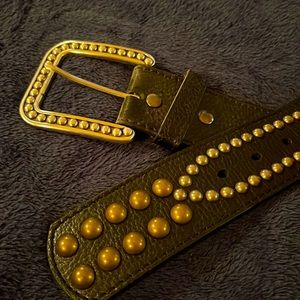 Ariat black with bronze rivets. 43”